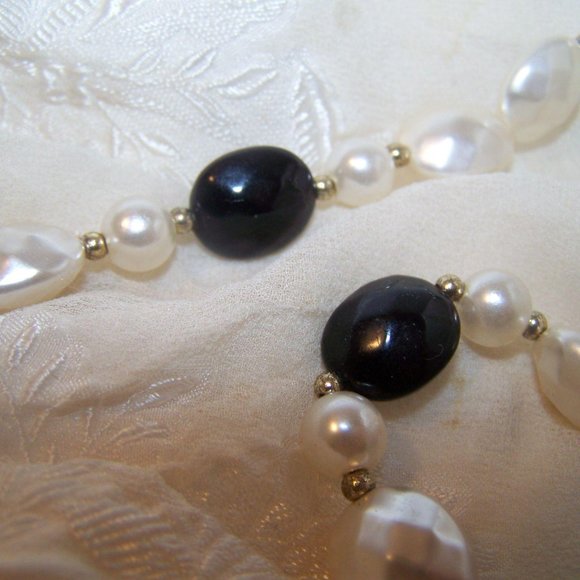 Necklaces-3 Bead Faux Pearl Black-Long GoldTone - Picture 5 of 9